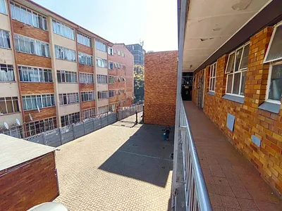 6 Bedroom Apartment For Sale in Pretoria - 9rPc.webp