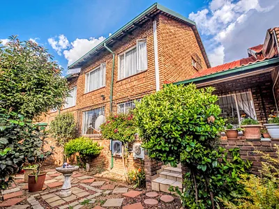 3 Bedroom Townhouse For Sale in Pretoria - qji6.webp