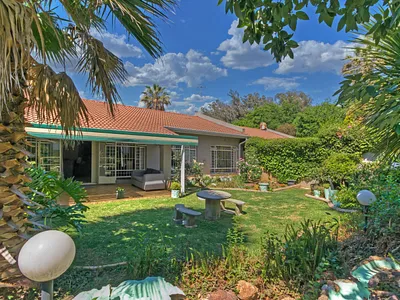 3 Bedroom Townhouse For Sale in Johannesburg - KnUL.webp