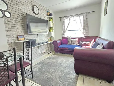 2 Bedroom Apartment For Sale in Goodwood - img