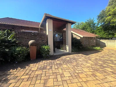 4 Bedroom House For Sale in Centurion - uqVk.webp