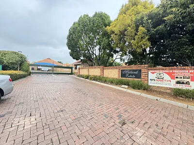 2 Bedroom Townhouse For Sale in Midrand - DomC.webp