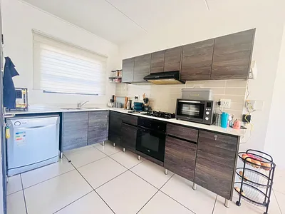 2 Bedroom Apartment For Sale in Sandton - iIwO.webp