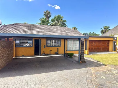 3 Bedroom House For Sale in Akasia - WSyH.webp