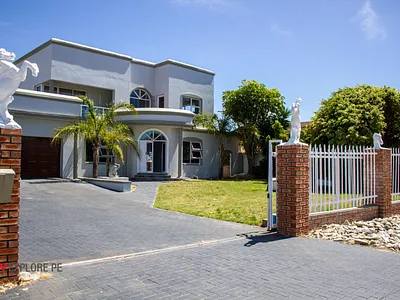 4 Bedroom House For Sale in Port Elizabeth - 6EKF.webp