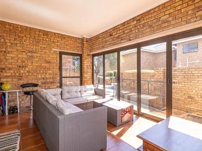 3 Bedroom Townhouse To Rent in Roodepoort - 0Pk4.webp