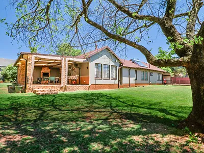 4 Bedroom House For Sale in Centurion - jr8u.webp