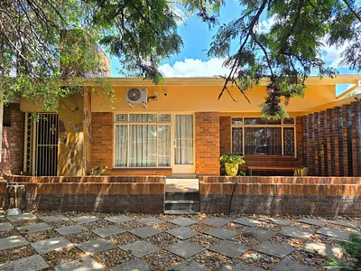 3 Bedroom House For Sale in Kimberley - img