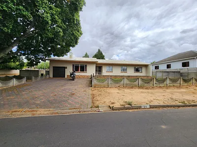 4 Bedroom House For Sale in Malmesbury - img