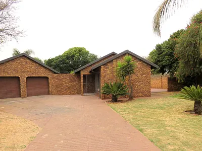 3 Bedroom House For Sale in Centurion - eB0u.webp