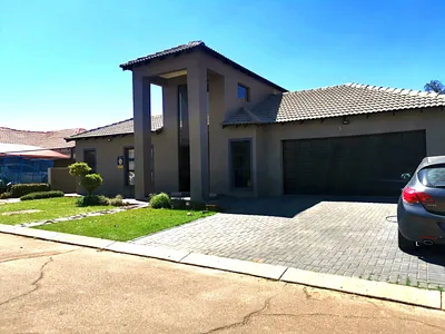 3 Bedroom House For Sale in Akasia - BNaO.webp