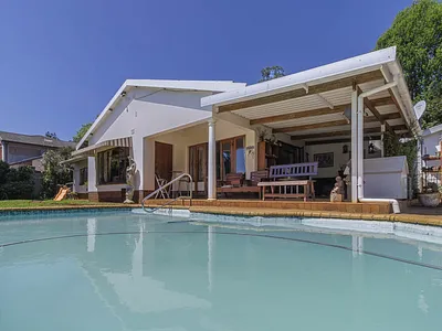 4 Bedroom House For Sale in Kloof - Mfnb.webp