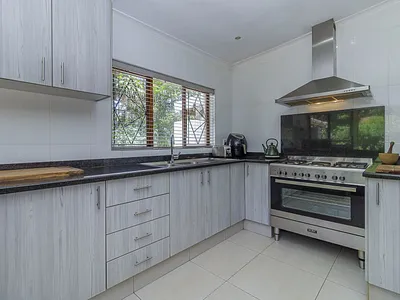 4 Bedroom House For Sale in Kloof - rAmj.webp
