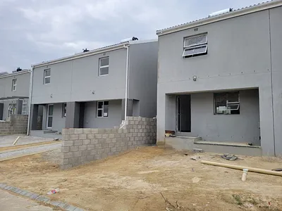 2 Bedroom Townhouse For Sale in Blue Downs - Mf5e.webp