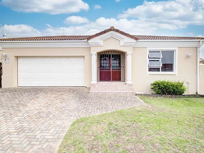 3 Bedroom House For Sale in Port Elizabeth - UWsX.webp