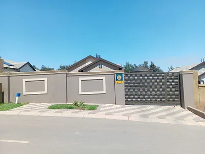3 Bedroom House For Sale in Roodepoort - gBRS.webp
