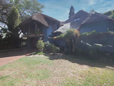4 Bedroom House For Sale in Randburg - 9Xa3.webp