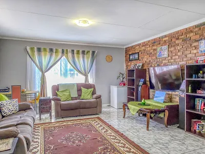 2 Bedroom Townhouse For Sale in Roodepoort - v5V1.webp