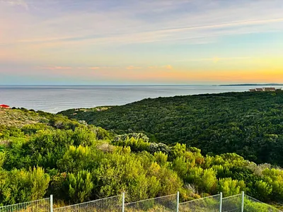 3 Bedroom House For Sale in Mossel Bay - 8Zir.webp