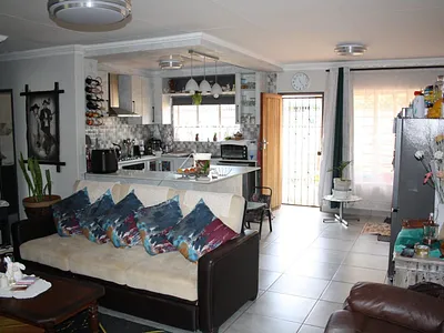 3 Bedroom Townhouse For Sale in Pretoria - zS6j.webp