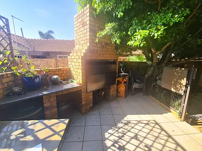 3 Bedroom Townhouse To Rent in Centurion - SIMt.webp