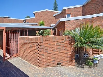 3 Bedroom Townhouse For Sale in Roodepoort - XWvL.webp