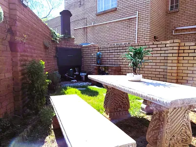 3 Bedroom Townhouse For Sale in Pretoria - fKxF.webp
