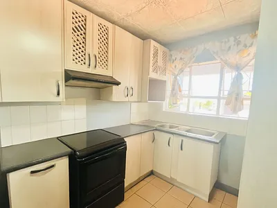 2 Bedroom Apartment For Sale in Roodepoort - img