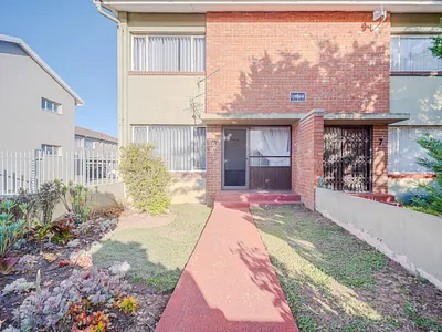 2 Bedroom Apartment For Sale in Port Elizabeth - img