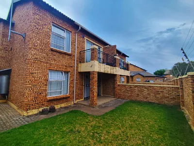 2 Bedroom Apartment For Sale in Roodepoort - 2dVR.webp