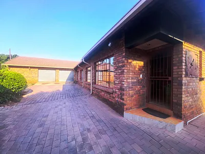 4 Bedroom House For Sale in Centurion - dDQn.webp