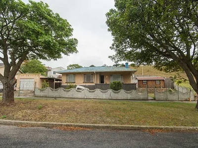 3 Bedroom House For Sale in Port Elizabeth - fzlm.webp