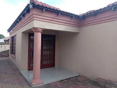3 Bedroom House For Sale in Mahlako-A-Phahla Gardens, Polokwane - DL4P.webp