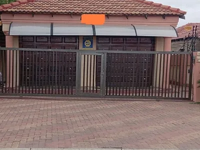 3 Bedroom House For Sale in Mahlako-A-Phahla Gardens, Polokwane - uhbA.webp