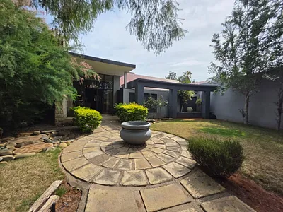 5 Bedroom House For Sale in Kimberley - mlTv.webp