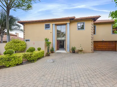 4 Bedroom House For Sale in Roodepoort - 488a.webp