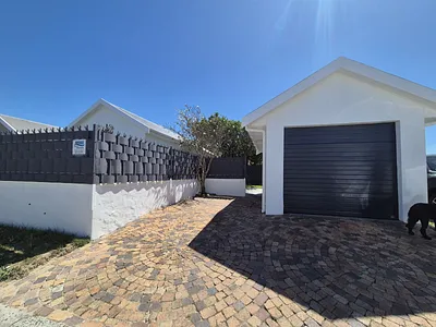 2 Bedroom House To Rent in Onverwacht, Strand - Qt7Q.webp