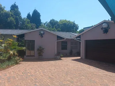 6 Bedroom House For Sale in Sandton - ZTrN.webp