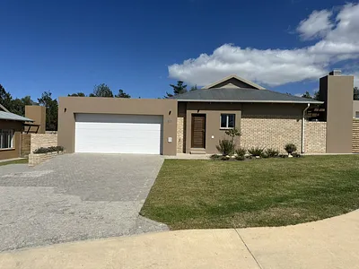 3 Bedroom Townhouse For Sale in George - zsWB.webp