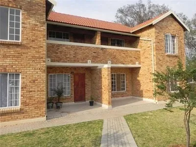 2 Bedroom Townhouse To Rent in Roodepoort - 8iqM.webp