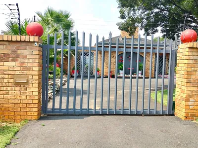 3 Bedroom House For Sale in Carletonville - AwNu.webp