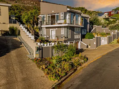 5 Bedroom House For Sale in Noordhoek - Gym7.webp