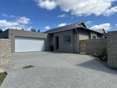 3 Bedroom Townhouse For Sale in George - kFZx.webp