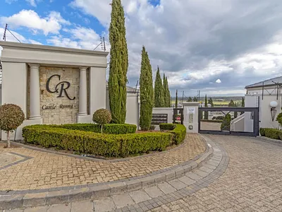 3 Bedroom House For Sale in Somerset West - 1XBR.webp