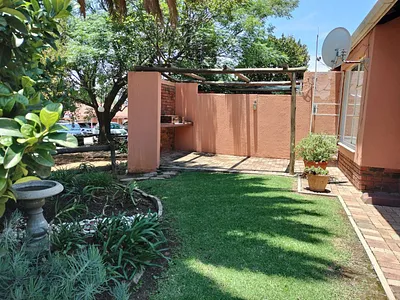 2 Bedroom Townhouse For Sale in Johannesburg - bnNi.webp