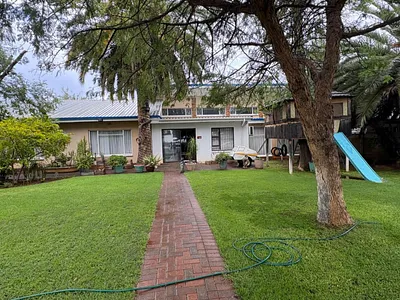 3 Bedroom House For Sale in Kimberley - QvgB.webp