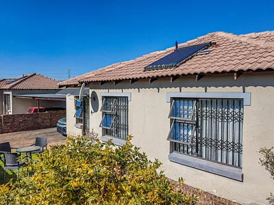 3 Bedroom Townhouse To Rent in Akasia - JnD9.webp