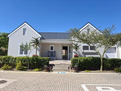 3 Bedroom House For Sale in Malmesbury - 4npj.webp