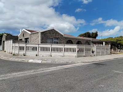 3 Bedroom House For Sale in Mitchells Plain - OlVA.webp