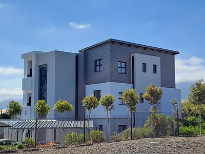 2 Bedroom Apartment For Sale in George - 8k8X.webp